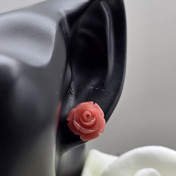 ❤️ ROSELYN STUD EARRINGS - Picture 3 of 5